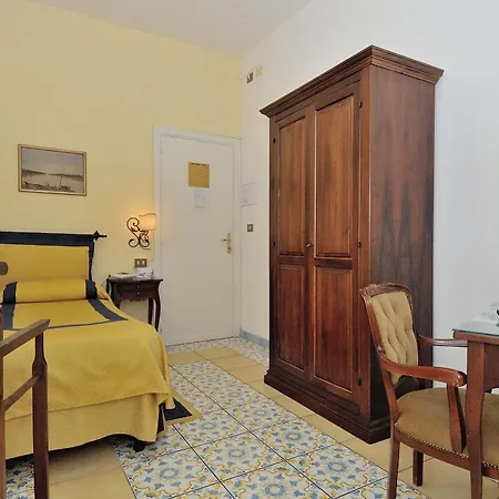 Hotel7bello 3* 米诺利